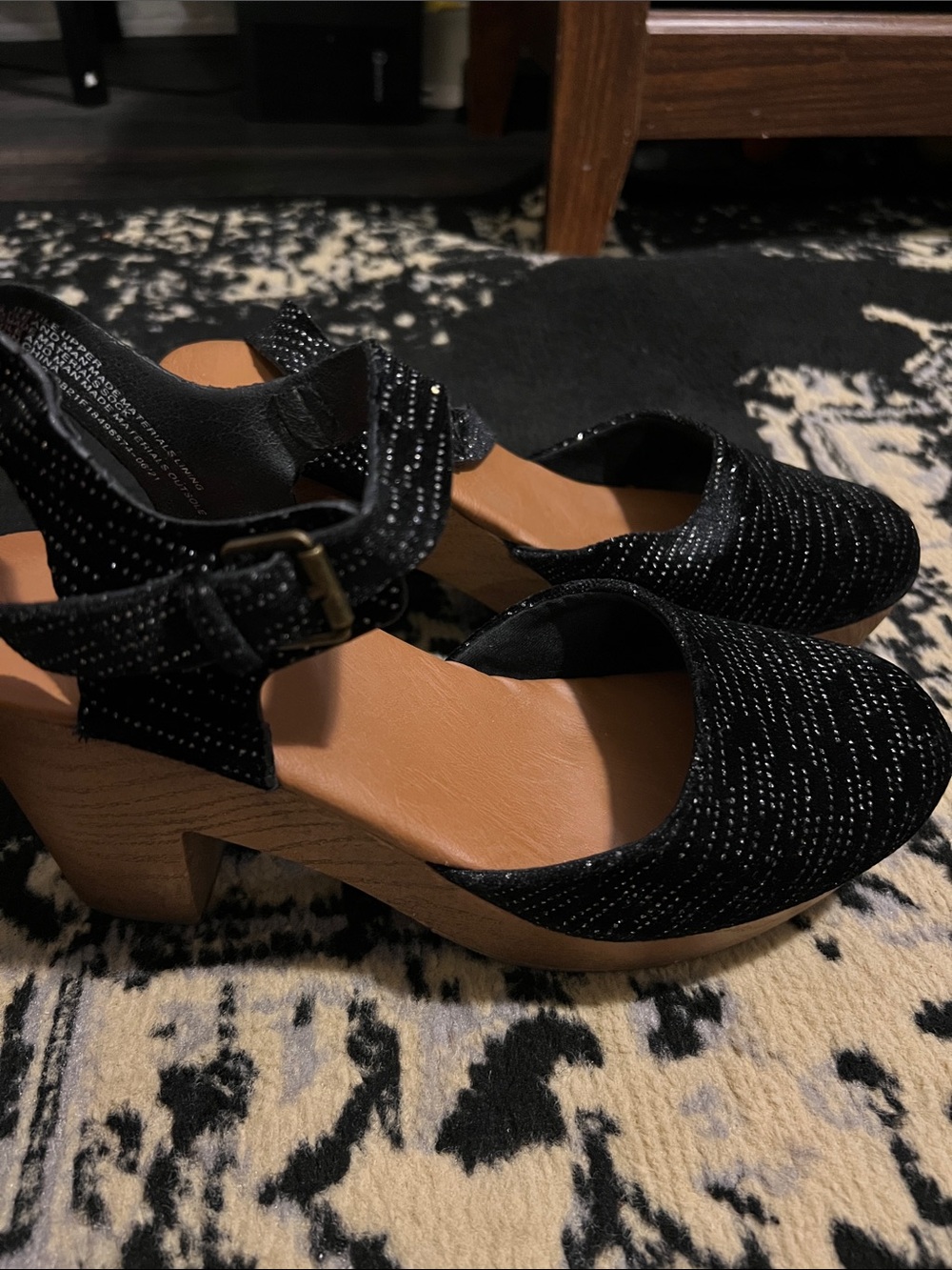Women’s Universal Threads ankle strap shoe size 8 1/2